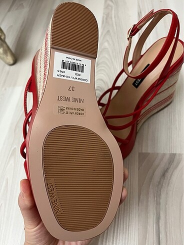 37,5 Beden kırmızı Renk Ninewest dolgu topuk