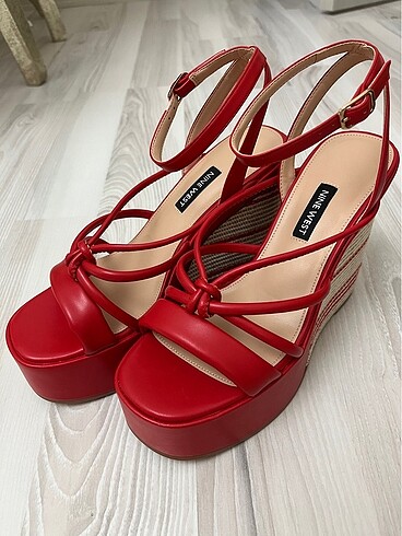 37,5 Beden Ninewest dolgu topuk
