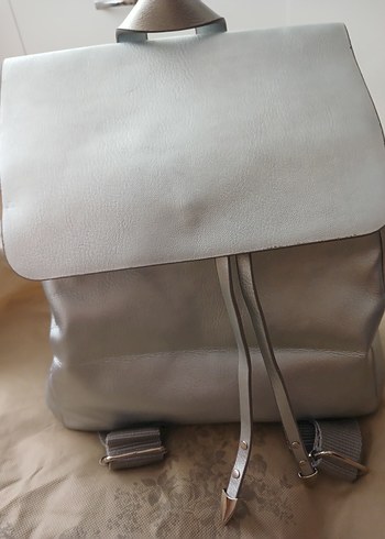 Gri Deri Kadın Sırt Çantası Gümüş renk - Görsel 4