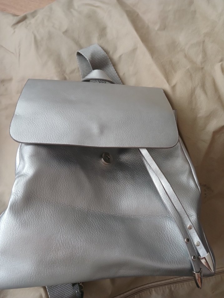 Gri Deri Kadın Sırt Çantası Gümüş renk - Görsel 3
