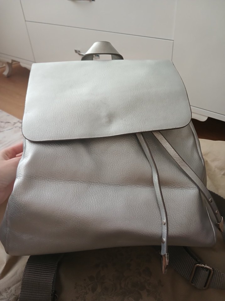 Gri Deri Kadın Sırt Çantası Gümüş renk - Görsel 2