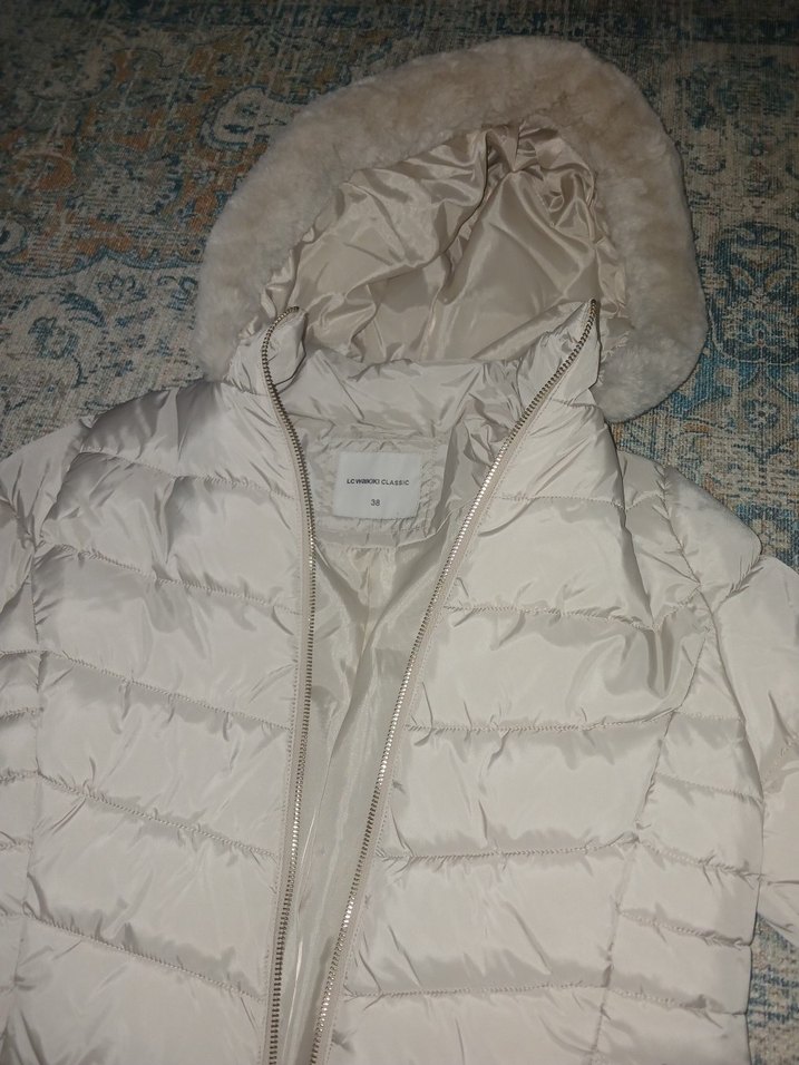 LC Waikiki Bej Kapüşonlu Şişme Mont
kadın
krem rengi - Görsel 4