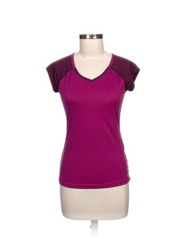 Nike T-shirt %70 İndirimli.