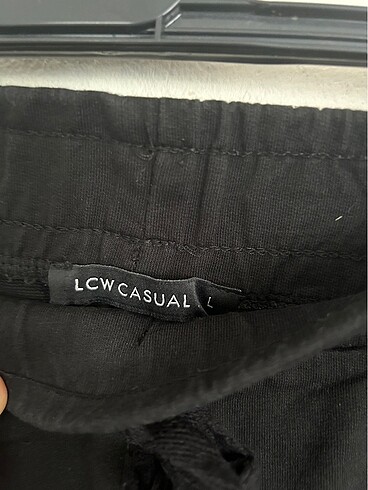LC Waikiki Kısa siyah şort