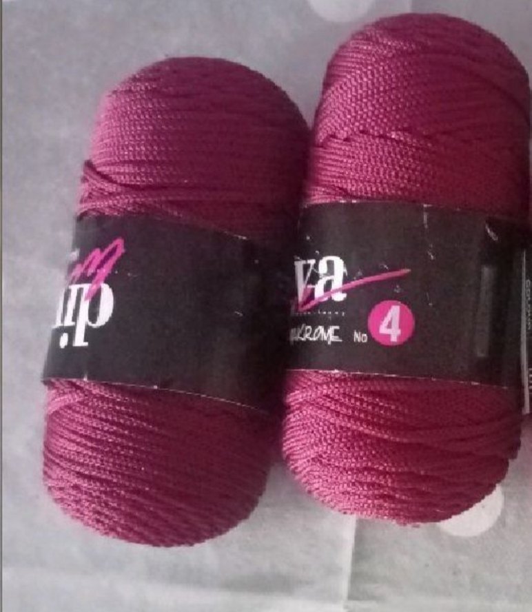 iki tane bordo renk  makreme ip - Görsel 4