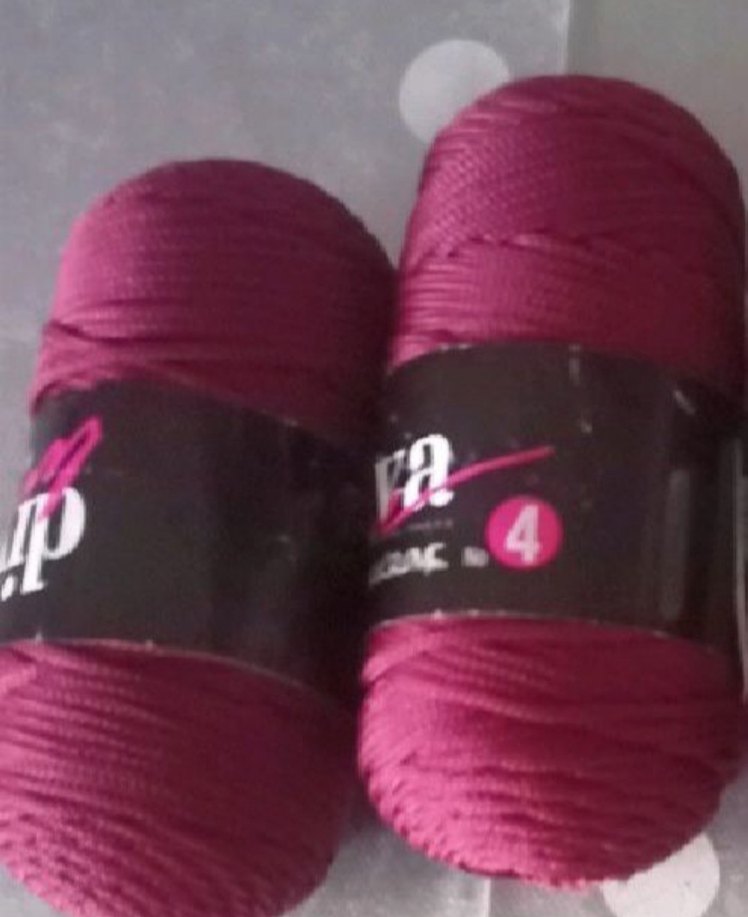 iki tane bordo renk  makreme ip - Görsel 3