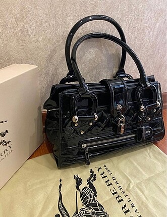  Beden Orjinal Burberry çanta. Siyah