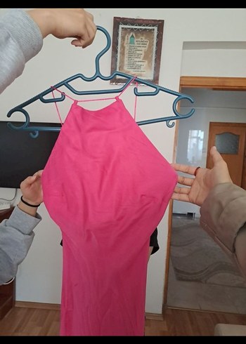 s Beden Vitrin İp Askılı Pembe Saten Uzun Elbise