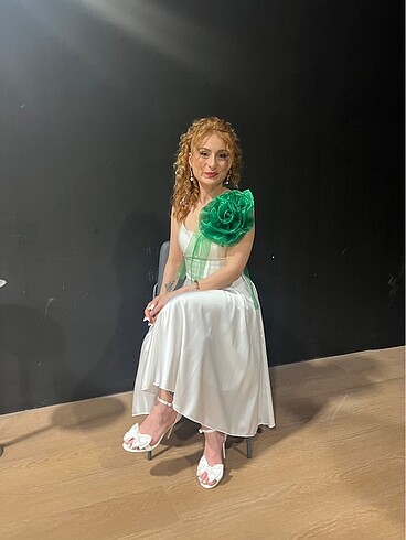 Beyaz nikah elbisesi