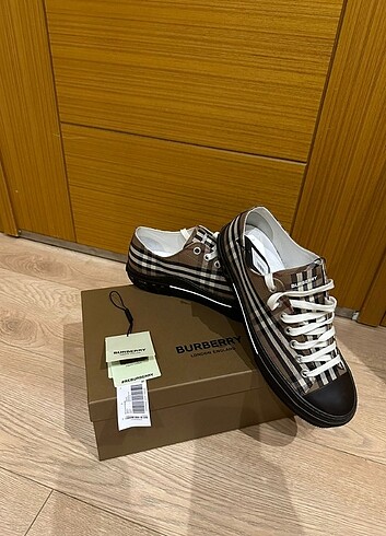 Burberry Burberry Low Sneakers 