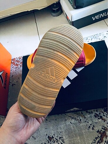 32 Beden turuncu Renk Adidas 32 numara sandalet