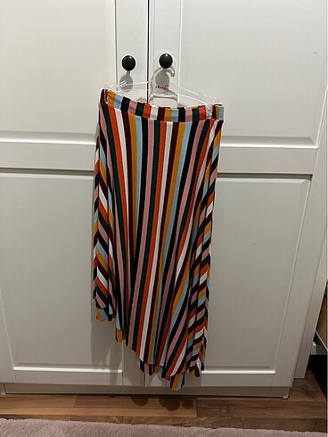Bershka asimetrik etek