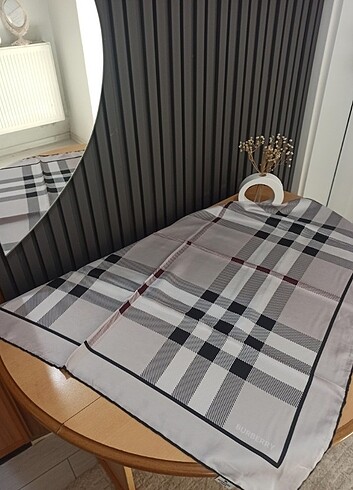Burberry desen twil eşarp 