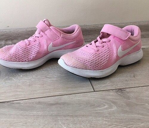 35 Beden Nike Spor Ayakkabı