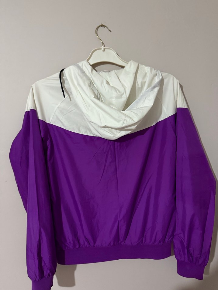 Nike Mor Beyaz Fermuarlı Kadın Yağmurluk - Görsel 2