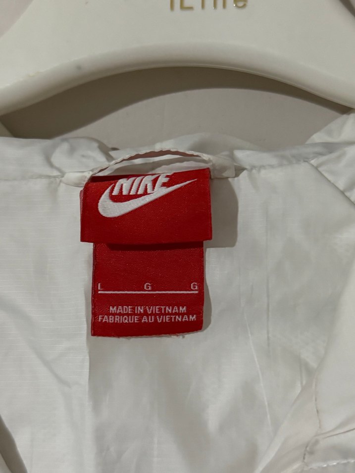 Nike Mor Beyaz Fermuarlı Kadın Yağmurluk - Görsel 3