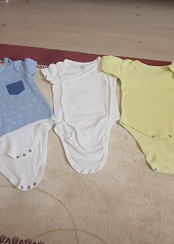 Beyaz Kısa Kollu Bebek Zıbını