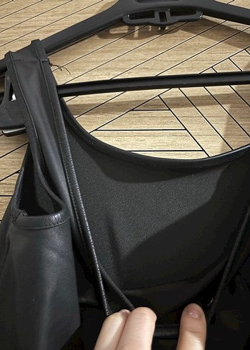 Kısa Siyah Goth Spor Sütyeni - Görsel 3