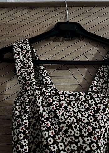 Dantel Detaylı Çiçek Desenli Kısa Crop Top - Görsel 2