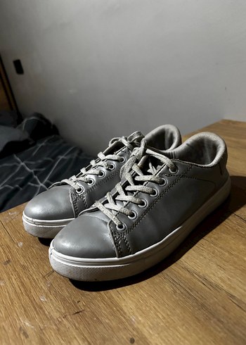 Gri Minimalist Kadın Spor Ayakkabı - Görsel 2