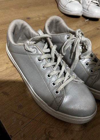 Gri Minimalist Kadın Spor Ayakkabı - Görsel 5