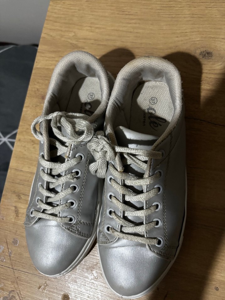 Gri Minimalist Kadın Spor Ayakkabı - Görsel 3