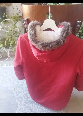 9 Yaş Beden kırmızı Renk kışlık mont göründüğü gb