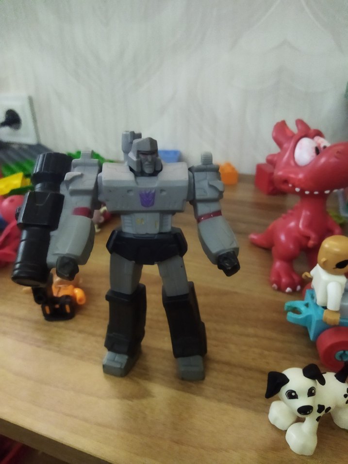 Renkli Aksiyon Figürleri ve Oyuncak Tren Seti - Görsel 2