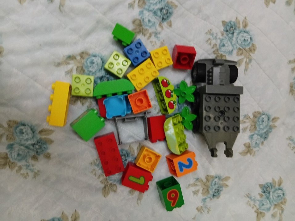 Çok Renkli Lego Blokları ve Parçaları - Görsel 2