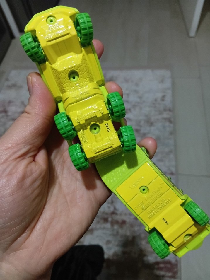 Canlı Yeşil Oyuncak Kamyon - Görsel 4