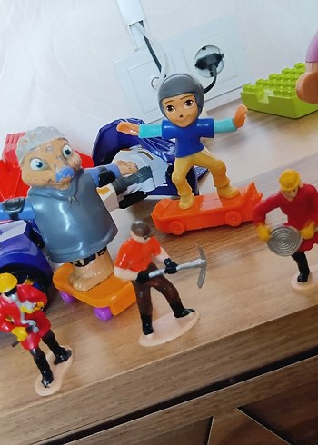 Renkli Çoklu Aksiyon Figürleri Seti - Görsel 4