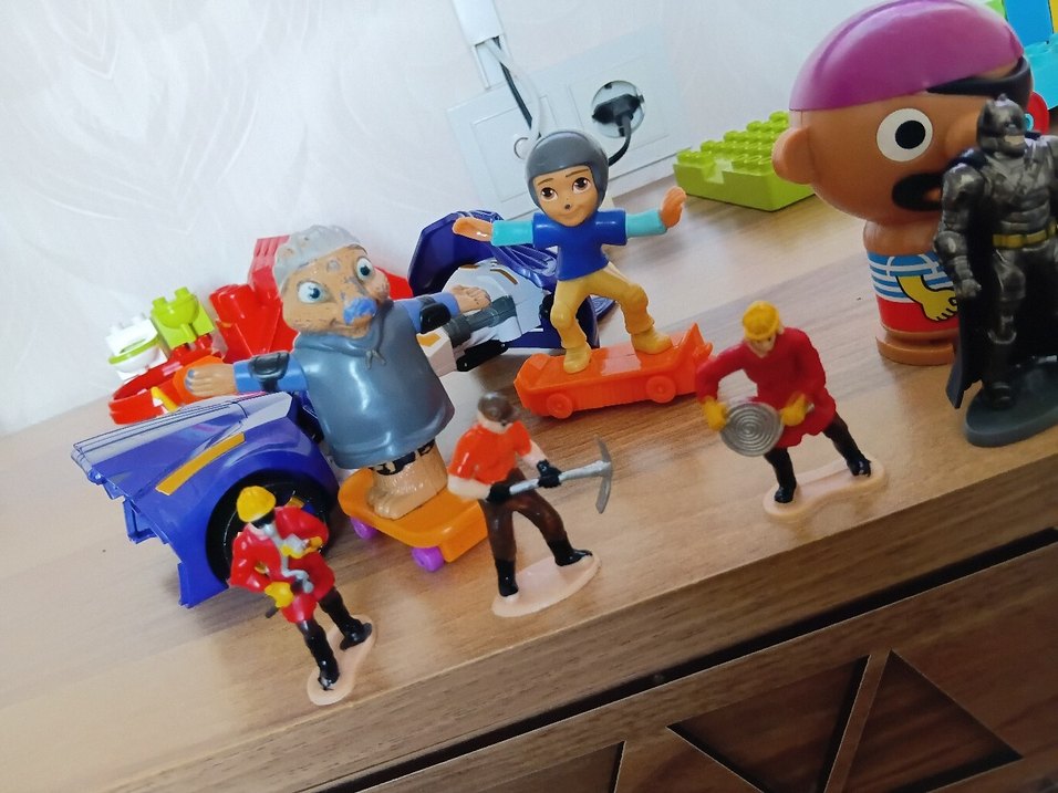 Renkli Çoklu Aksiyon Figürleri Seti - Görsel 4