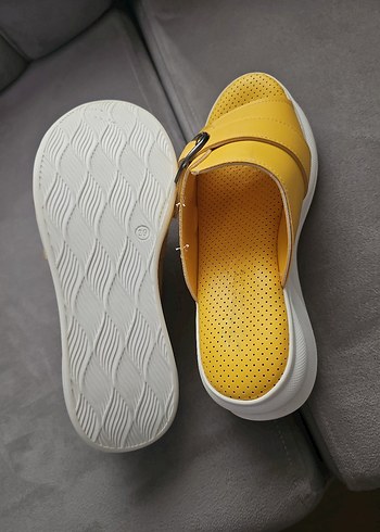 Sarı Dolgu Topuklu Kadın Terlik - Görsel 4