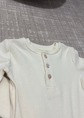 Düğmeli Beyaz Uzun Kollu Bebek Body - Görsel 3
