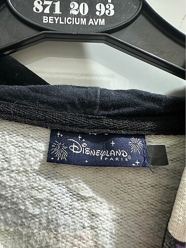 m Beden Disneyland sweatshirt