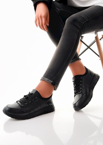 Siyah Deri Bağcıklı Stiletto Topuklu Kadın Spor Ayakkabı