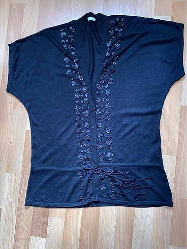 l Beden siyah Renk TRİKO HIRKA ÇİÇEK DETAYLI ÇOK ŞIK L-XL BEDEN UYUMLU