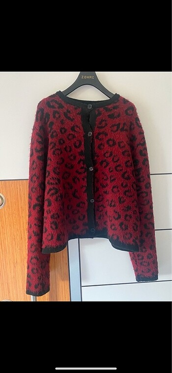 LEOPAR DESENLİ YÜNLÜ HIRKA
