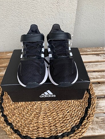 Adidas spor ayakkabı