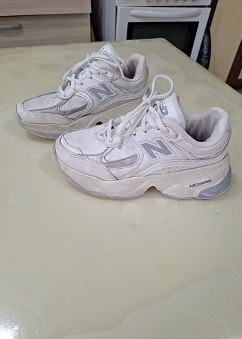 35 Beden Beyaz Basic New Balance çoçuk Spor Ayakkabı