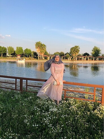 Simli pembe elbise