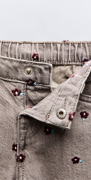 4 Yaş Beden Çiçek detaylı pantolon