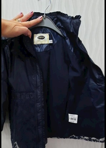 Kız Çocuk Parlak Mavi Nakışlı Fırfırlı yağmurluk - Görsel 6