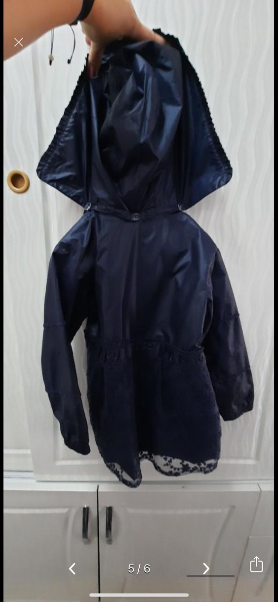 Kız Çocuk Parlak Mavi Nakışlı Fırfırlı yağmurluk - Görsel 5