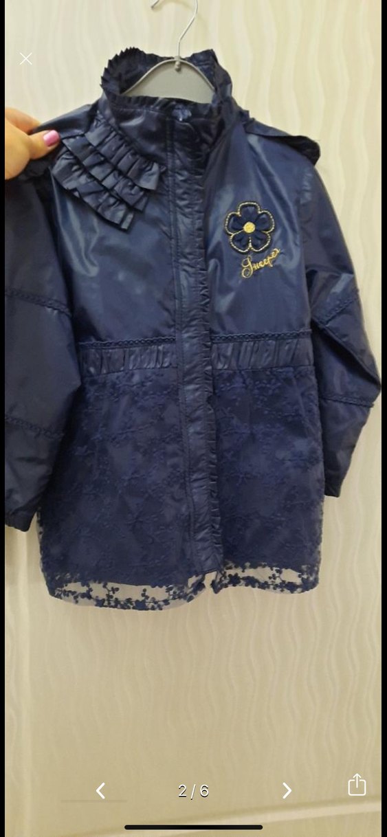 Kız Çocuk Parlak Mavi Nakışlı Fırfırlı yağmurluk - Görsel 2