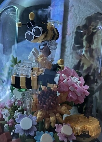 Beden LEGO Çiçek Arı