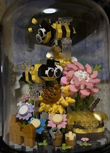 Diğer Lego Arı Çiçek | 580 Parça 13x11 Cm