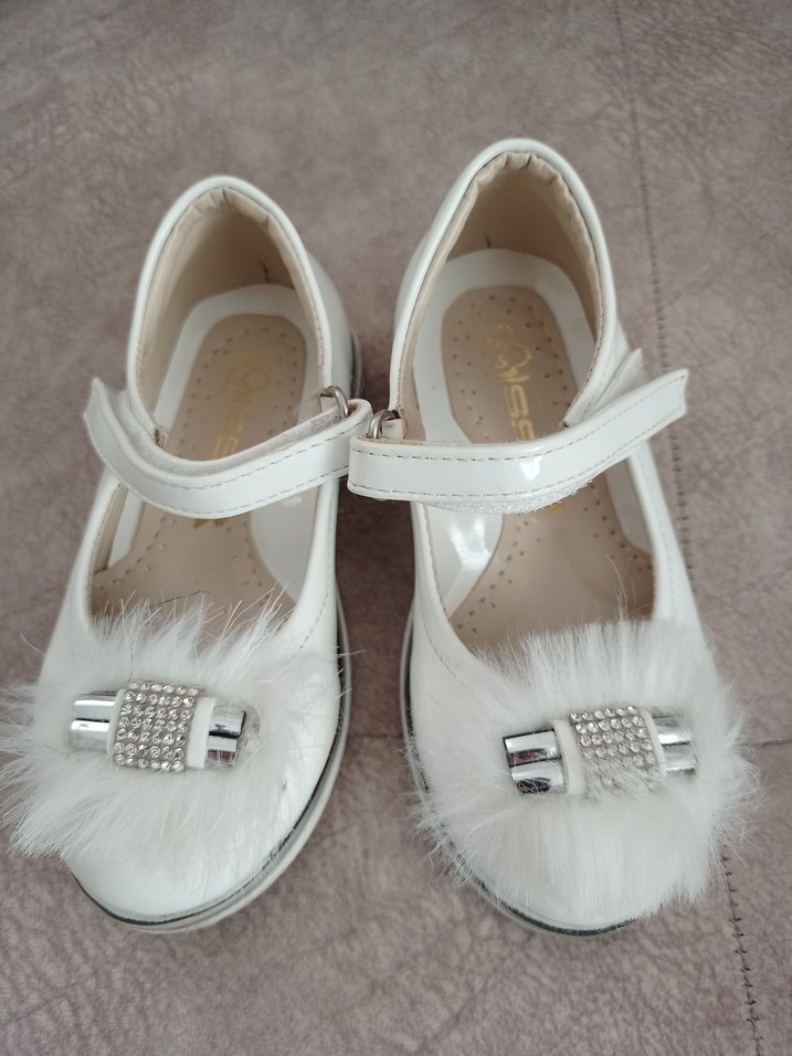 Kız Çocuk Beyaz Tüylü Babet Ayakkabı - Görsel 3