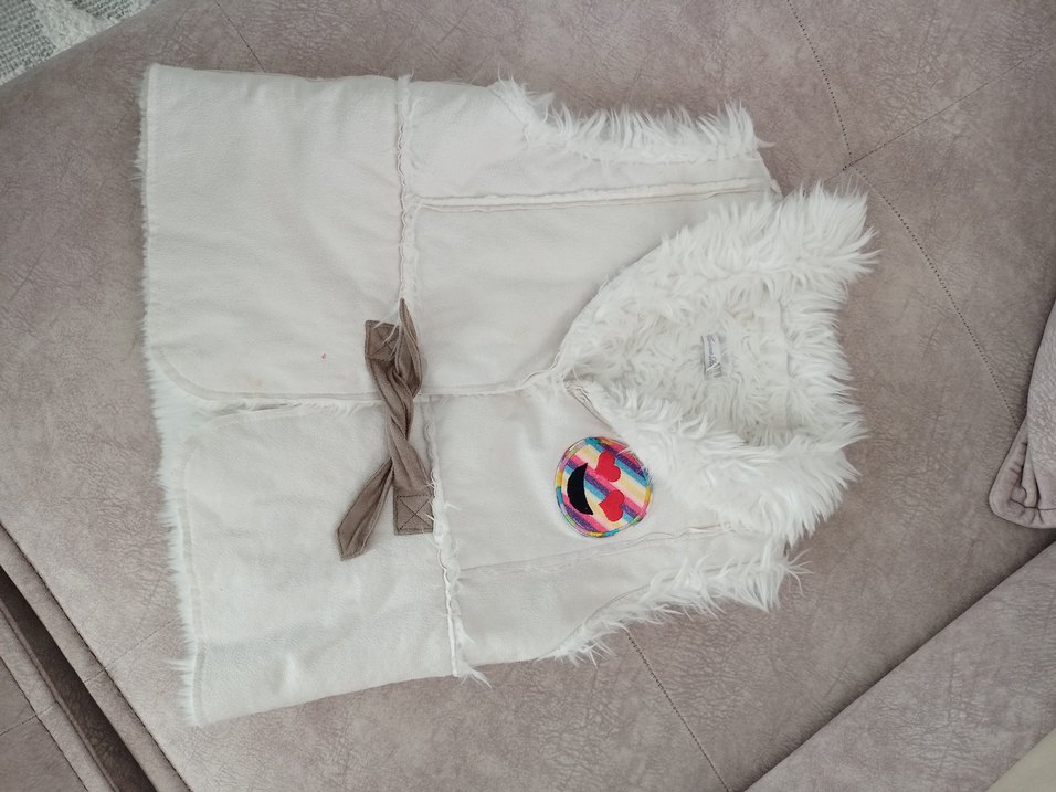 Uzun Beyaz Kız çocuk kürklü Süet Yelek - Görsel 4