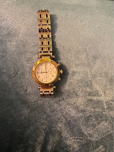 Guess colection saat